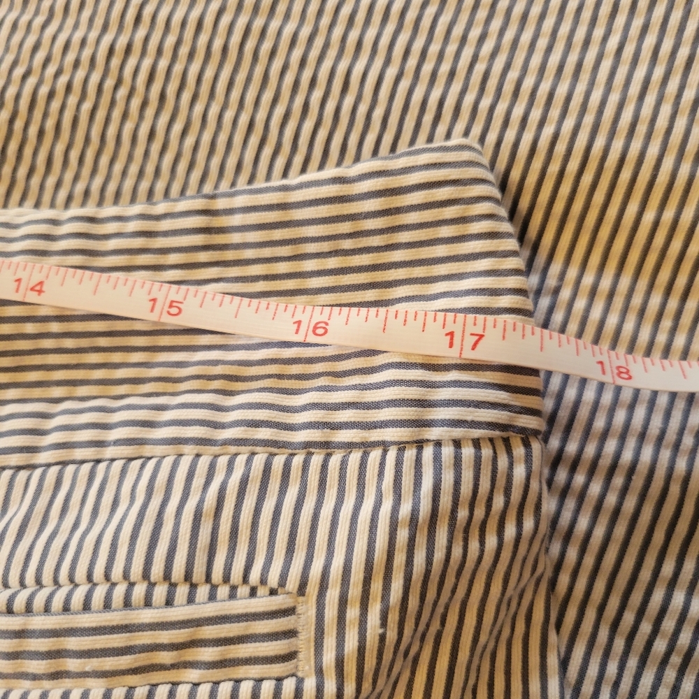Ann Taylor Seersucker Striped Cropped Pants Size 12 - Picture 4 of 6